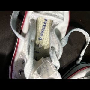 Toddler girl converse sneakers in size 7 toddler